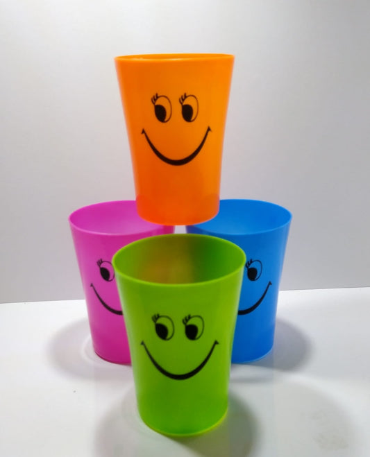 4 כוסות פלסטיק סמיילי